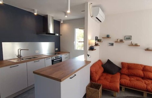 Saint-Pierre-des-Champs House | Le Chant des Pierres: Lumineux et Chaleureux Syrah