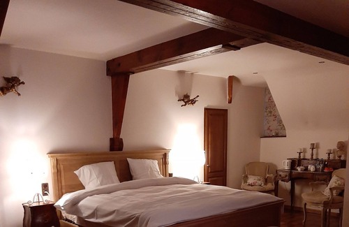 Montigny-le-Tilleul Bed & Breakfast | Le Chateau des Eglantines