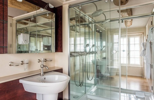 Clesse Hotel | Le Chateau De Besseuil