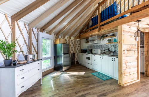 Notre-Dame-du-Laus Ski Chalet | Le Chevreuil yourte de luxe