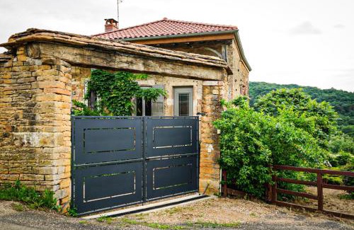 Burgy House | LE CLOS DES PIERRES ROUGES