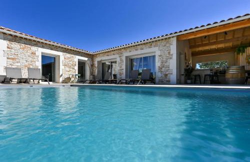 Saint-Privat-de-Champclos Villa | Le Clos Des Oliviers