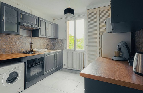 Villeurbanne Apartment | Le cocon, accommodation for 6 people + 1 baby in Villeurbanne near Lyon