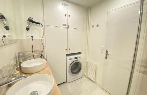 Aguado Apartment | Le cocon urbain - Modern 4BR Apartment with Free Parking, High-Speed Wifi, Quick Access to A6 & N7