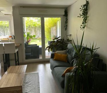 La Grace de Dieu Sud Apartment | Le Cosy avec jardin terrasse couverte et parking gratuit
