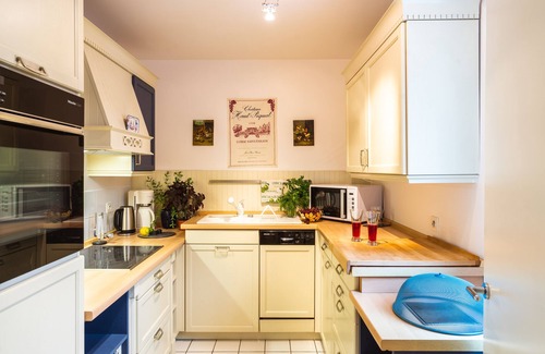 14th Arrondissement Apartment | Le Daguerre : Classic French Apartment on Trendy Rue Daguerre