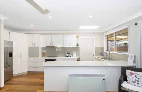 Woy Woy House | 'Le Dauphin' 2Km from beach