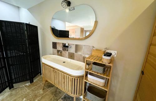 Vallabrix Apartment | Le diX - Classic Room - VallabriX proche UZES