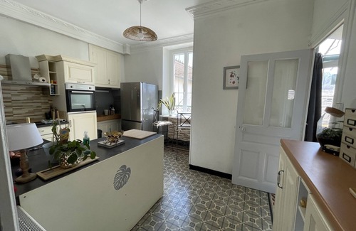 Epinac House | Le Domaine de la Garenne Guest house Heated swimming pool Games room Billiards.