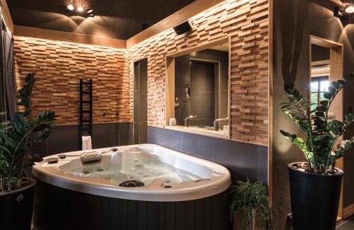Chateauneuf Hotel | Le Domaine des Prés Verts Suites & Chambres avec Jacuzzi Privatif à Châteauneuf