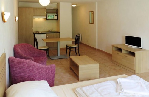 Barbaste Apartment | Le Domaine du Golf d'Albret by Interhome