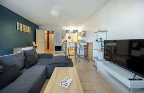Boutonnet Apartment | Le Dory ~ Spacious, Air-conditioned, Terrace & Parking