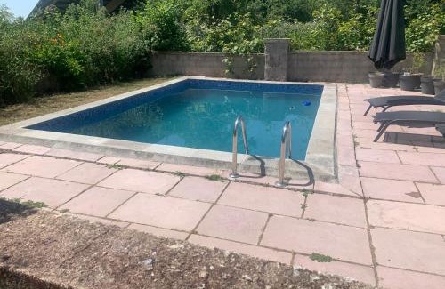 Bussiere-Poitevine Bed & Breakfast | Le dragon dans Les Buis