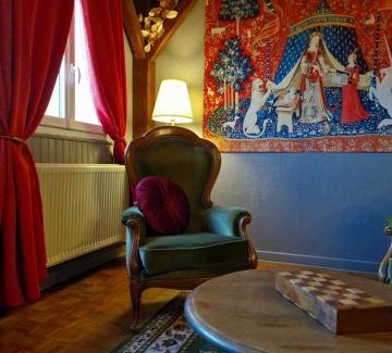 Saint-Jean-Soleymieux Apartment | Le Gîte Ensorcelé