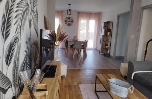 Celon House | Le gite d 'Amélie maison rénovée 6 couchages 2 salles de bains