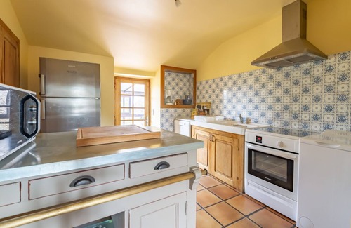 Severac-l'Eglise Cottage | Le Gite du Pigonnier remains quiet spacious character