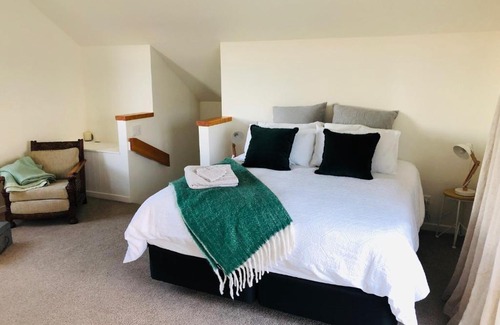 Opaki Bed & Breakfast | Le Grá Vineyard and Winery