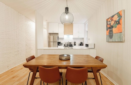 Ville-Marie Apartment | Le Grand MTL ✦ Charming ♥ Terrace ☼ Parking