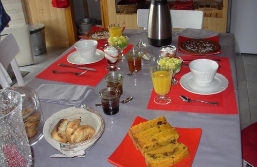 Saint-Jean-des-Ollieres Bed & Breakfast | Le Jardin des Pierres Brunes