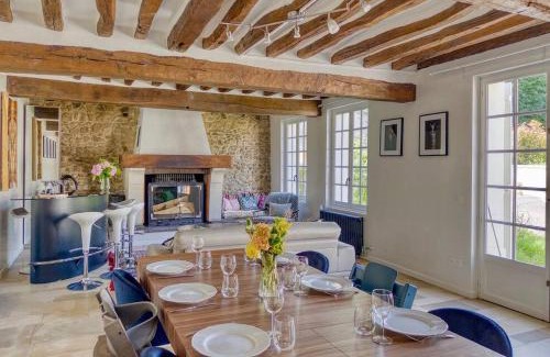 Pierrefonds Villa | Le Lampadaire du Martreuil