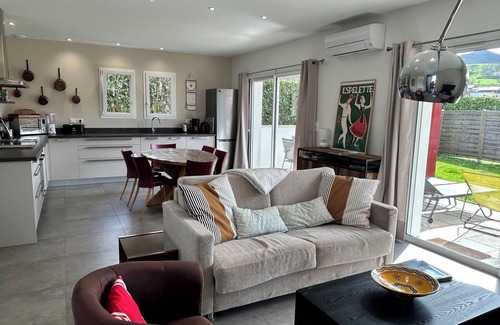 Espelette House | Le Lavoir, walk to town air conditioned calm