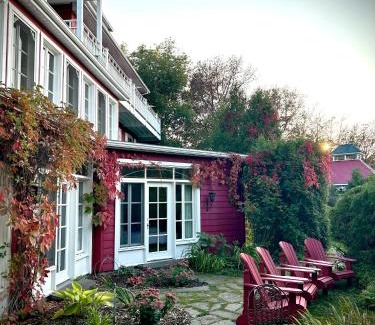 Le Bic Hotel | Le Mange Grenouille