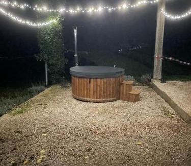 Salerm Bed & Breakfast | Le Manoir aux Volets Verts with Hot Tub