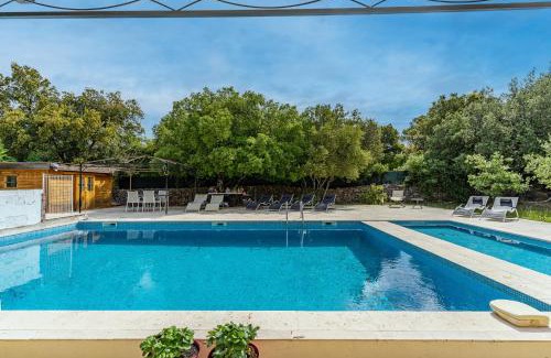 Flassans-sur-Issole House | Le Manoir De Flassans