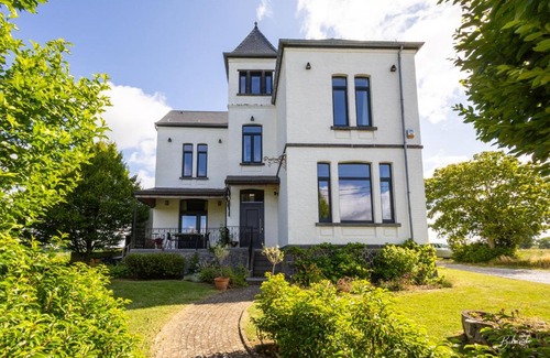 Florennes Bed & Breakfast | LE MANOIR DE LA VALETTE