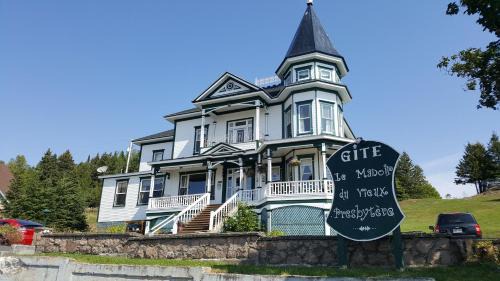 Port-Daniel Bed & Breakfast | Le Manoir du Vieux Presbytère