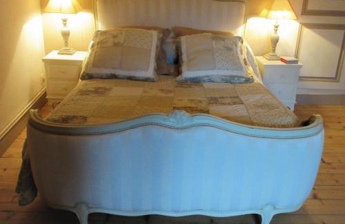 Clermain Bed & Breakfast | Le Manoir sur la Roche, 74, impasse du manoir, 71520 Navour sur Grosne D121