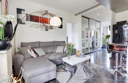 Mantega Apartment | LE MANTEGA - F2 MODERNE,CENTRE VILLE, 2 GRANDES TERRASSES,CLIMATISATION, ASCENSEUR