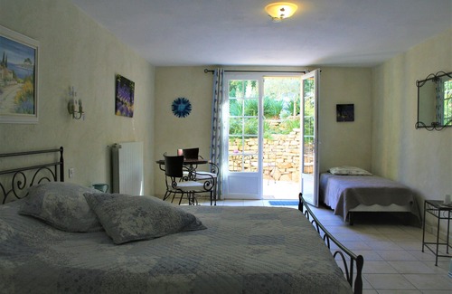 Trans-en-Provence Bed & Breakfast | Le Mas des Tarentes between vineyards and forests