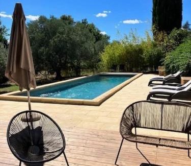 Aigaliers House | le mas du cypres, 12 pers et piscine