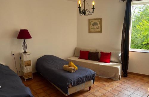 Entraigues-sur-la-Sorgue House | Le Mas de Trévouse
