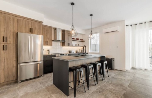 Magog Condo | Le Memph: 3 bedrooms pool hot tub lac Memphrémagog