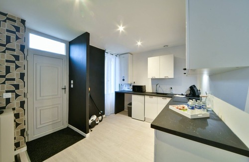 Vierzon House | Le Monochrome ~ Garden ~ Autonomous Arrival