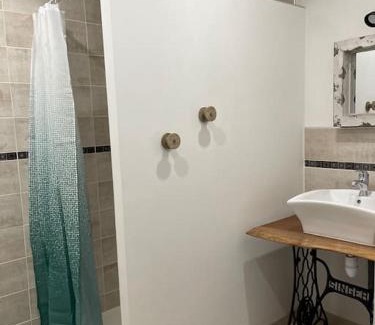 Pluherlin Apartment | Le Moulin de Gueuzon