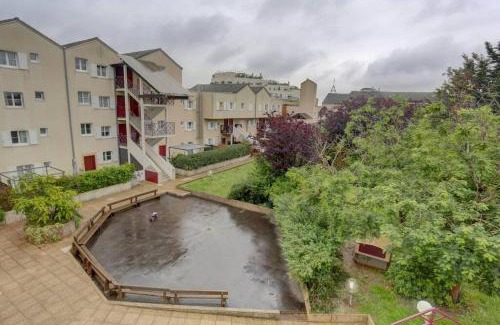 Montigny-le-Bretonneux Apartment | Le Nid Douillet