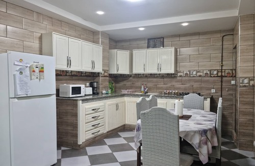 Hydra Apartment | Le P'tit Urbain, Large apartment +parking lot