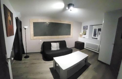Paulhe Apartment | le palierou