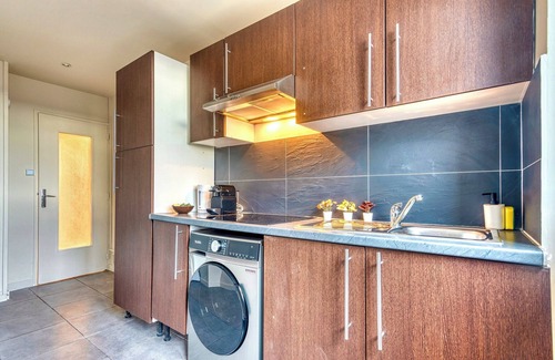 Oullins Apartment | Le Panoramique - Grand T2 métro B Oullins