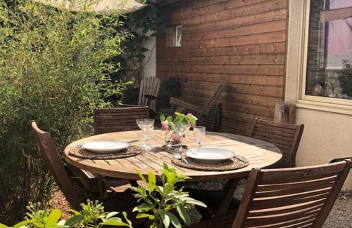 Besancon Apartment | - Le Patio - Calme, Chaleureux, Unique
