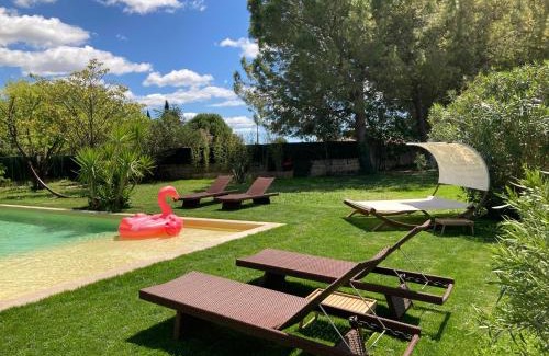 Aimargues Bed & Breakfast | Le Patio, chambres d hôtes pour adultes en Camargue, possibilité de naturisme à la piscine,