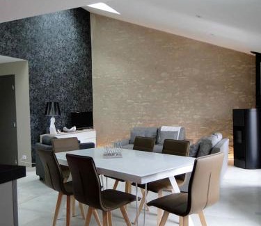 Floremont Apartment | Le patio d'antan, le cosy