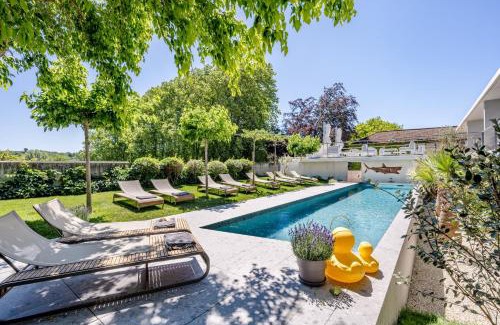 Grignan Bed & Breakfast | Le Pavillon M, Piscine et Spa au pied du château, Petit-Déjeuner inclus, Parking privé