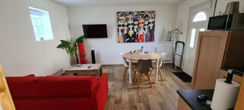 Fleury-les-Aubrais House | "LE PAVILLON" Maisonnette 150 m gare des Aubrais