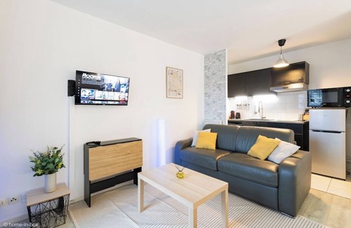 Bussy-Saint-Georges Apartment | Le Petit Bussy, 4 guest Disneyland Paris 10min