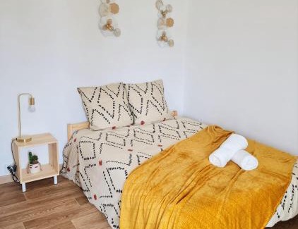 Flers Apartment | Le Petit Charmeur, parking, Wifi, gare