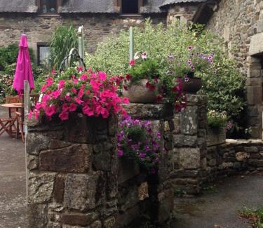 Noyal-Pontivy Apartment | Le Petit Chateau